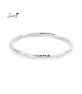 Zilverkleurige bangle armband met stippen