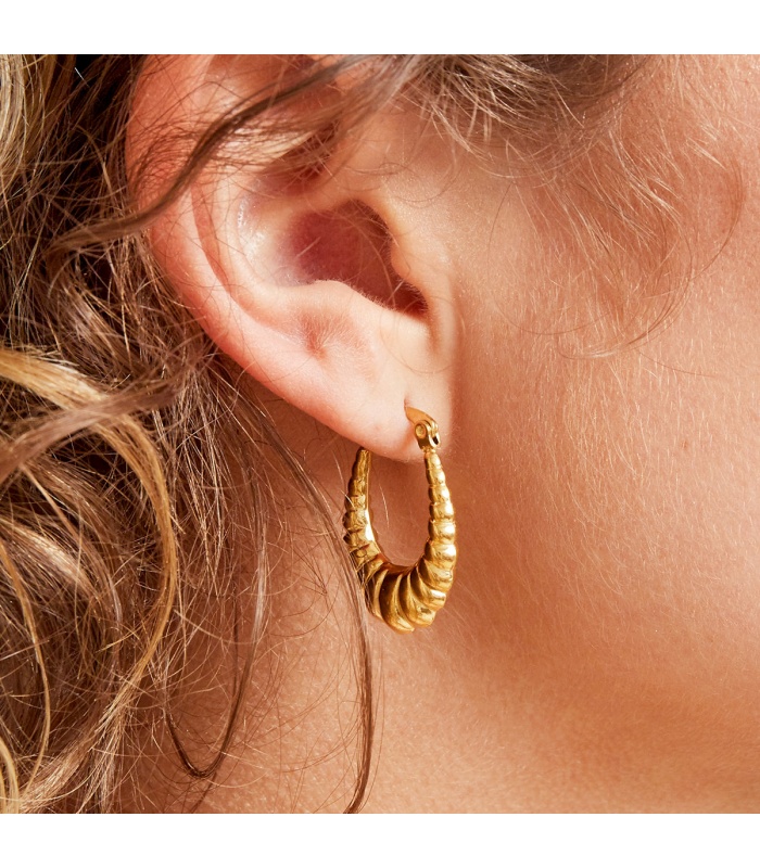 aansluiten ademen Uitrusten Goudkleurige ronde oorbellen met antiek design